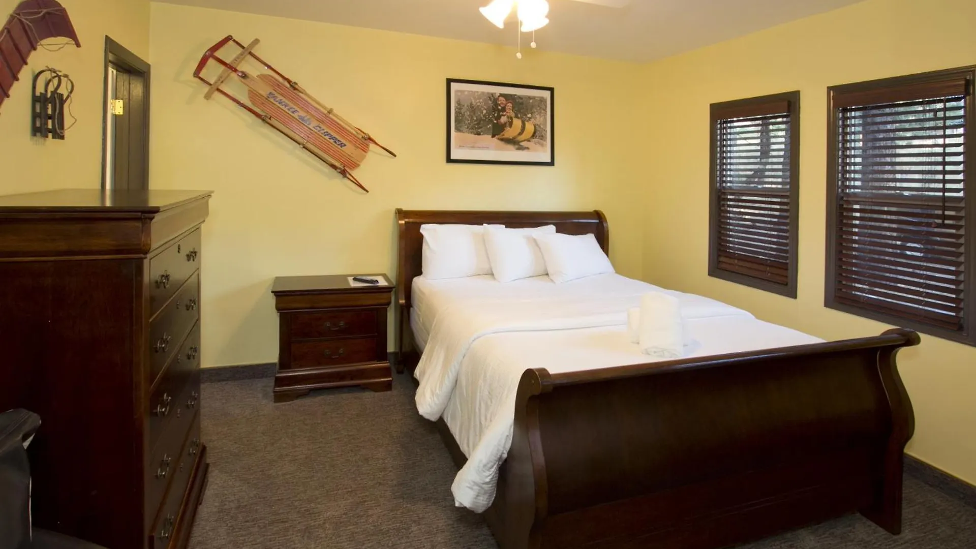 Holiday Haus Mammoth Lakes Motel